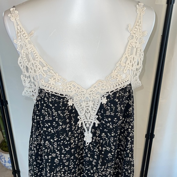 Glam Vault Black and Cream Crochet Floral Dress Size Large NWT - Picture 5 of 17